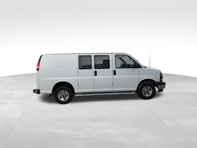Used 2024 GMC Savana 2500 w/ Driver Convenience Package image 4