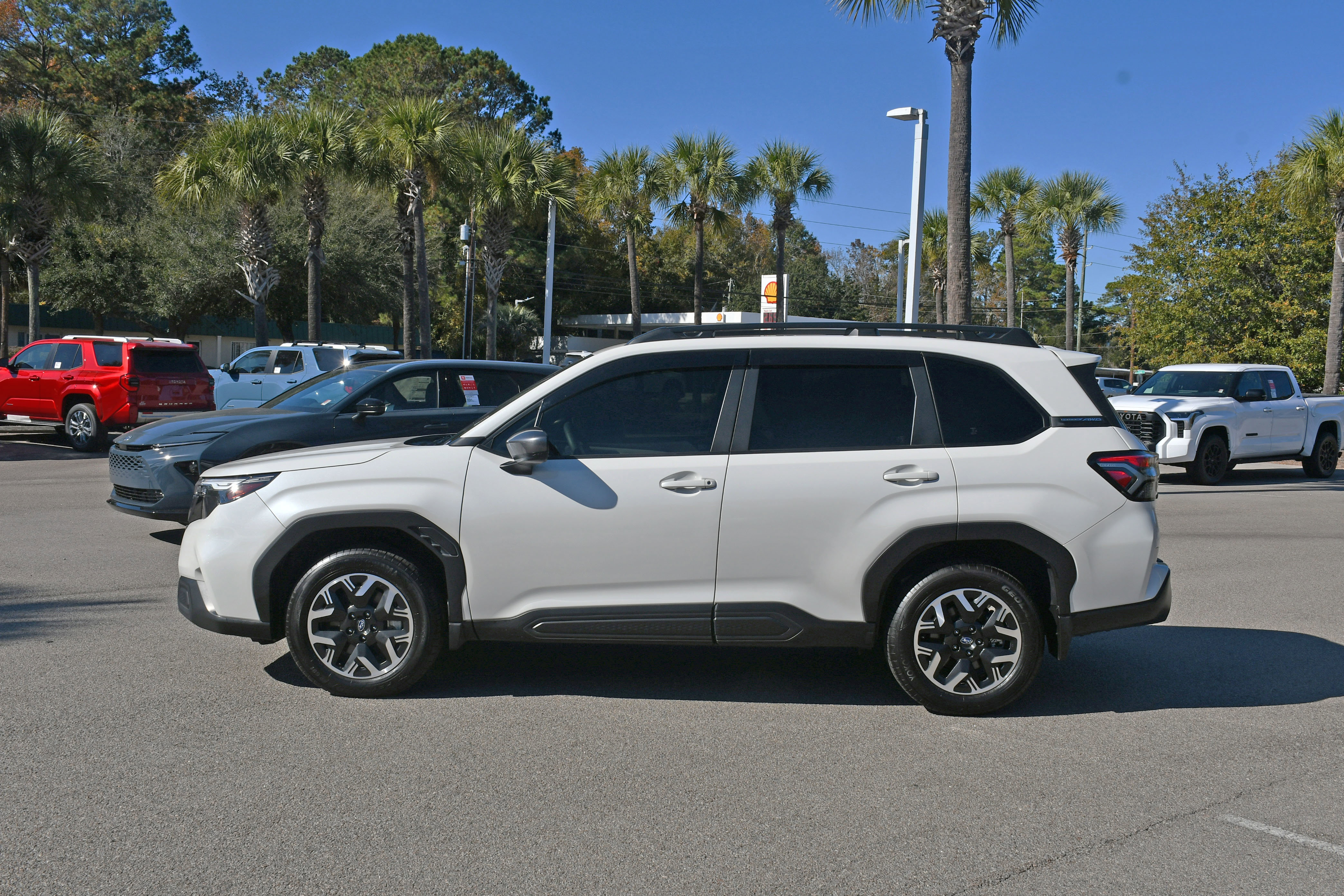 Used 2025 Subaru Forester Premium w/ Convenience Package #1 image 5