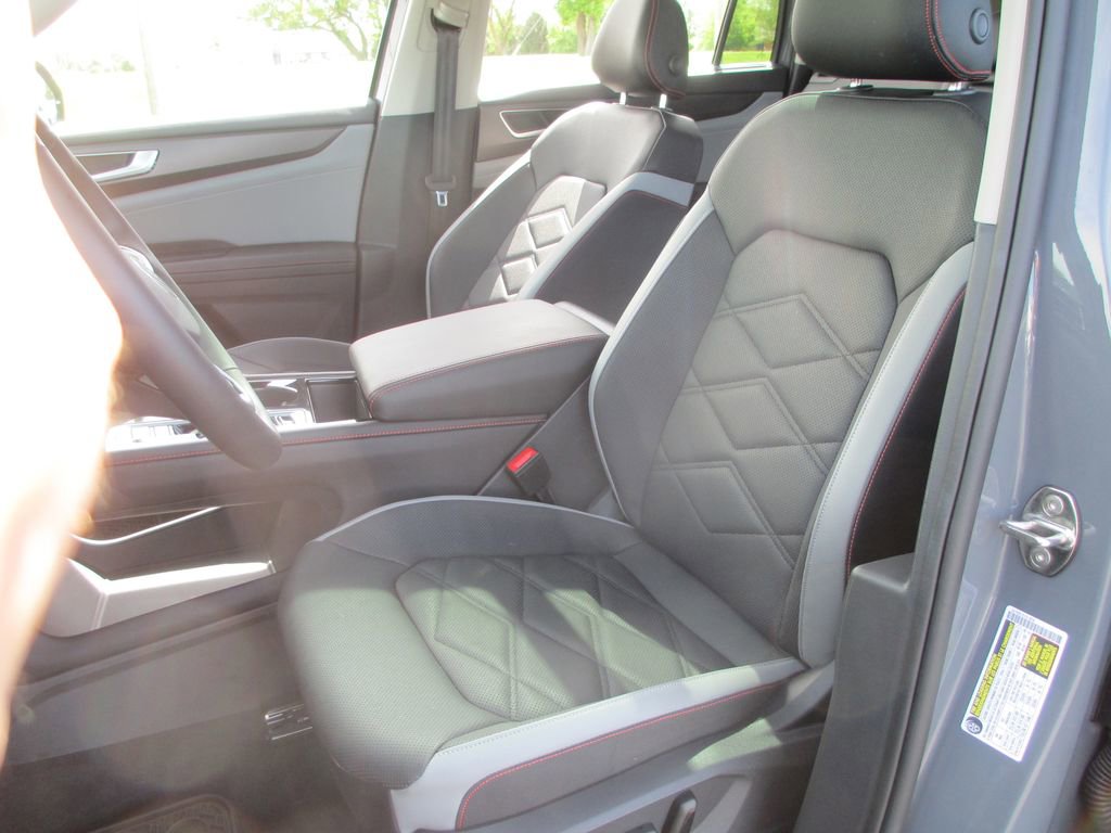 Used 2025 Volkswagen Atlas Peak Edition SE AWD/4WD image 17