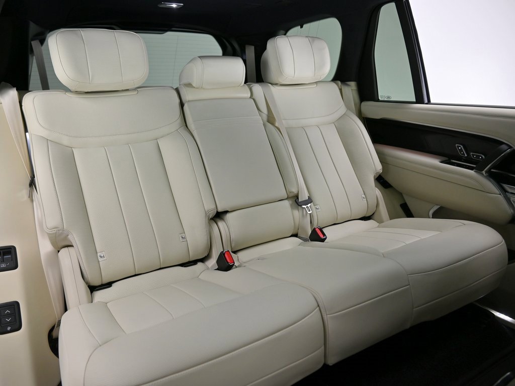 Used 2025 Land Rover Range Rover Long Wheelbase Autobiography image 18