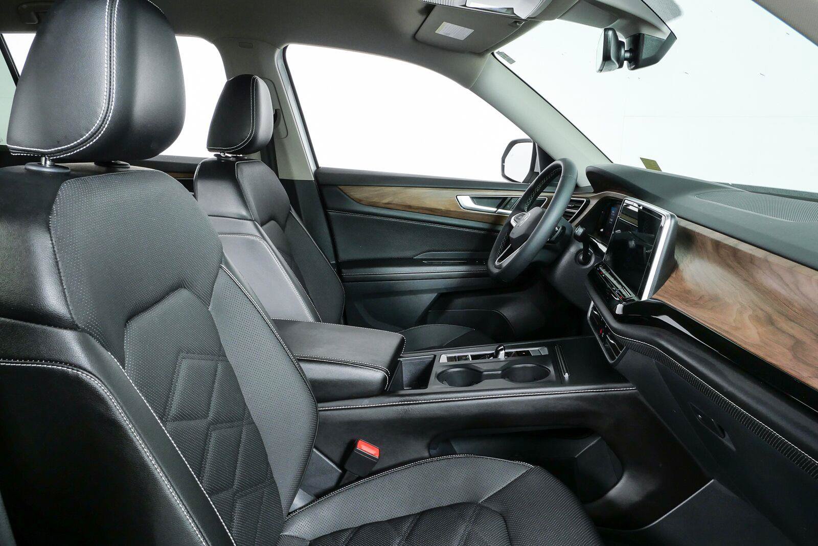 Used 2024 Volkswagen Atlas SE FWD image 21