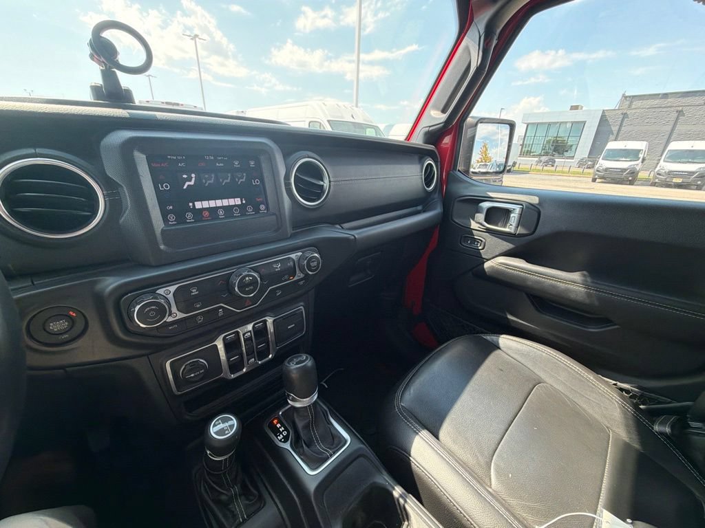 Used 2018 Jeep Wrangler Unlimited Sahara AWD/4WD image 12