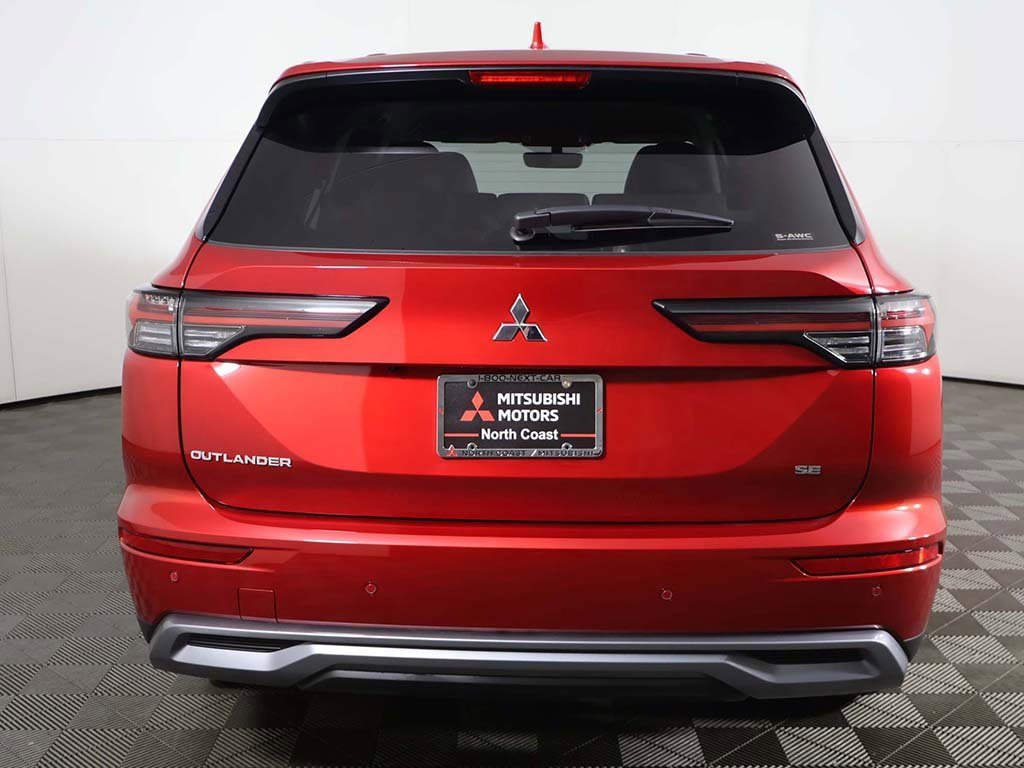 New 2025 Mitsubishi Outlander SE image 14