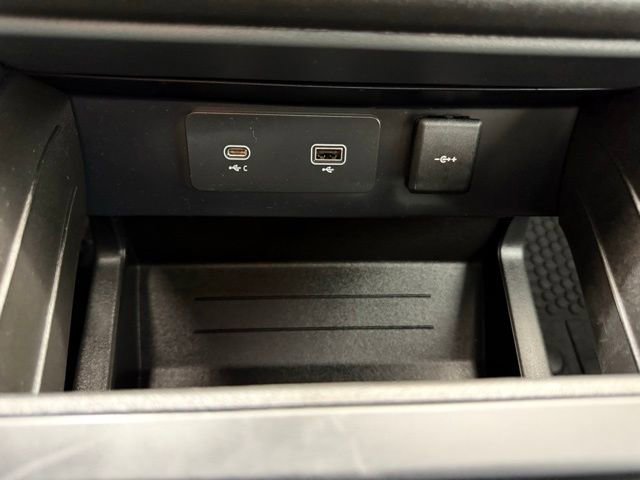 Used 2023 Land Rover Defender 130 X AWD/4WD image 43
