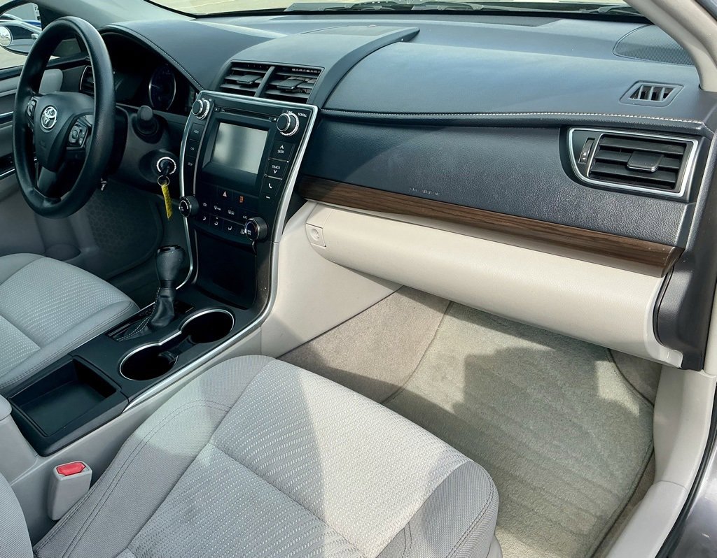 Used 2016 Toyota Camry LE image 25