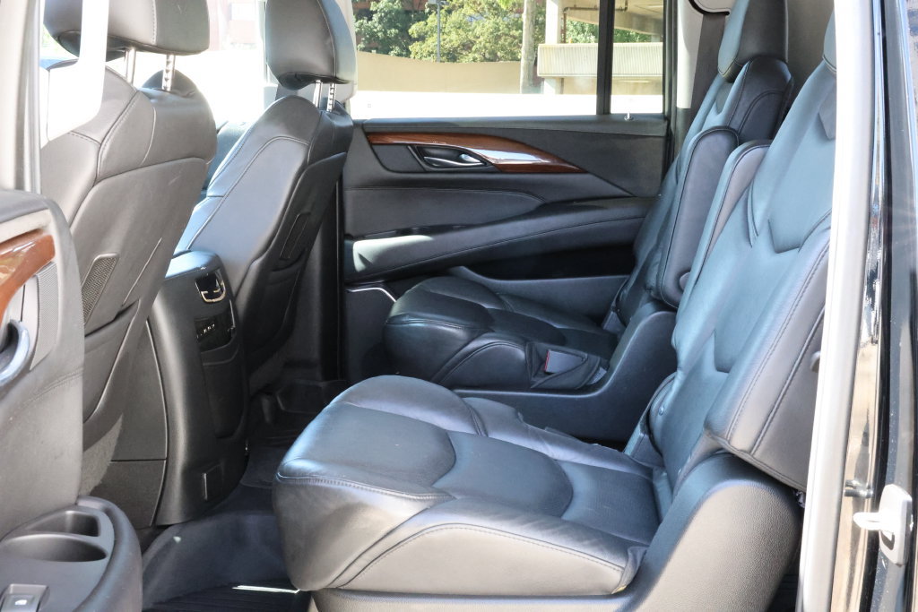 Used 2019 Cadillac Escalade ESV Premium Luxury AWD/4WD image 33