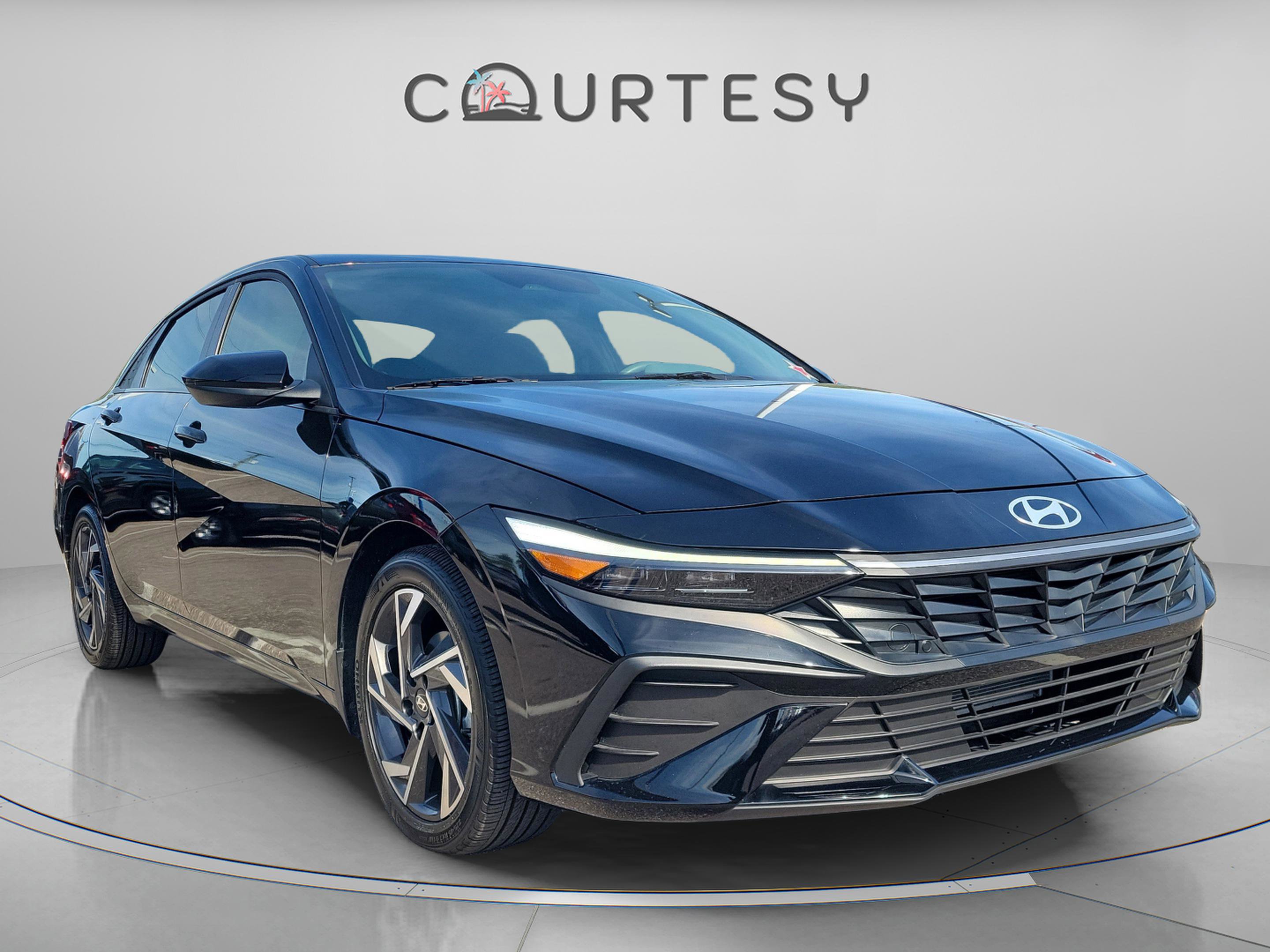 Used 2025 Hyundai Elantra Sport image 4