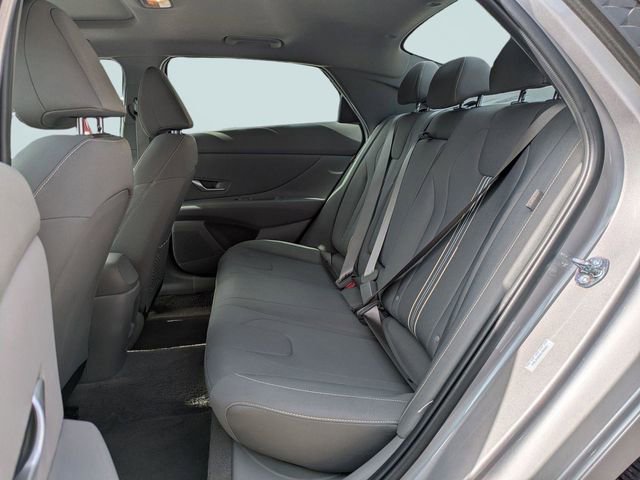 Used 2025 Hyundai Elantra SEL image 13
