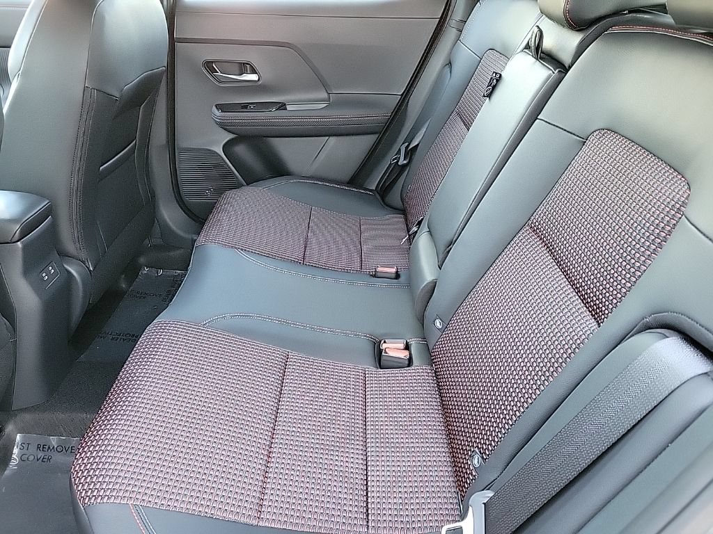 Certified 2025 Nissan Kicks SR FWD image 15