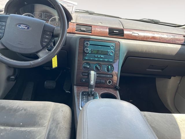 Used 2009 Ford Taurus SE FWD image 11