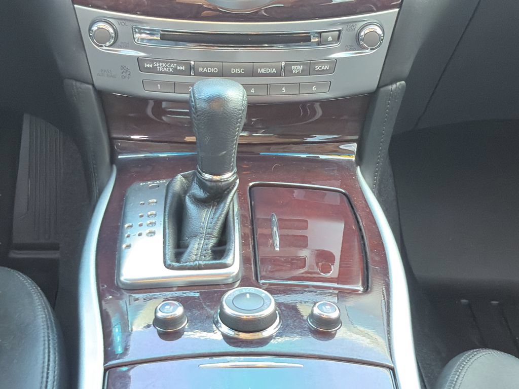 Used 2019 INFINITI Q70 Luxe AWD/4WD image 14