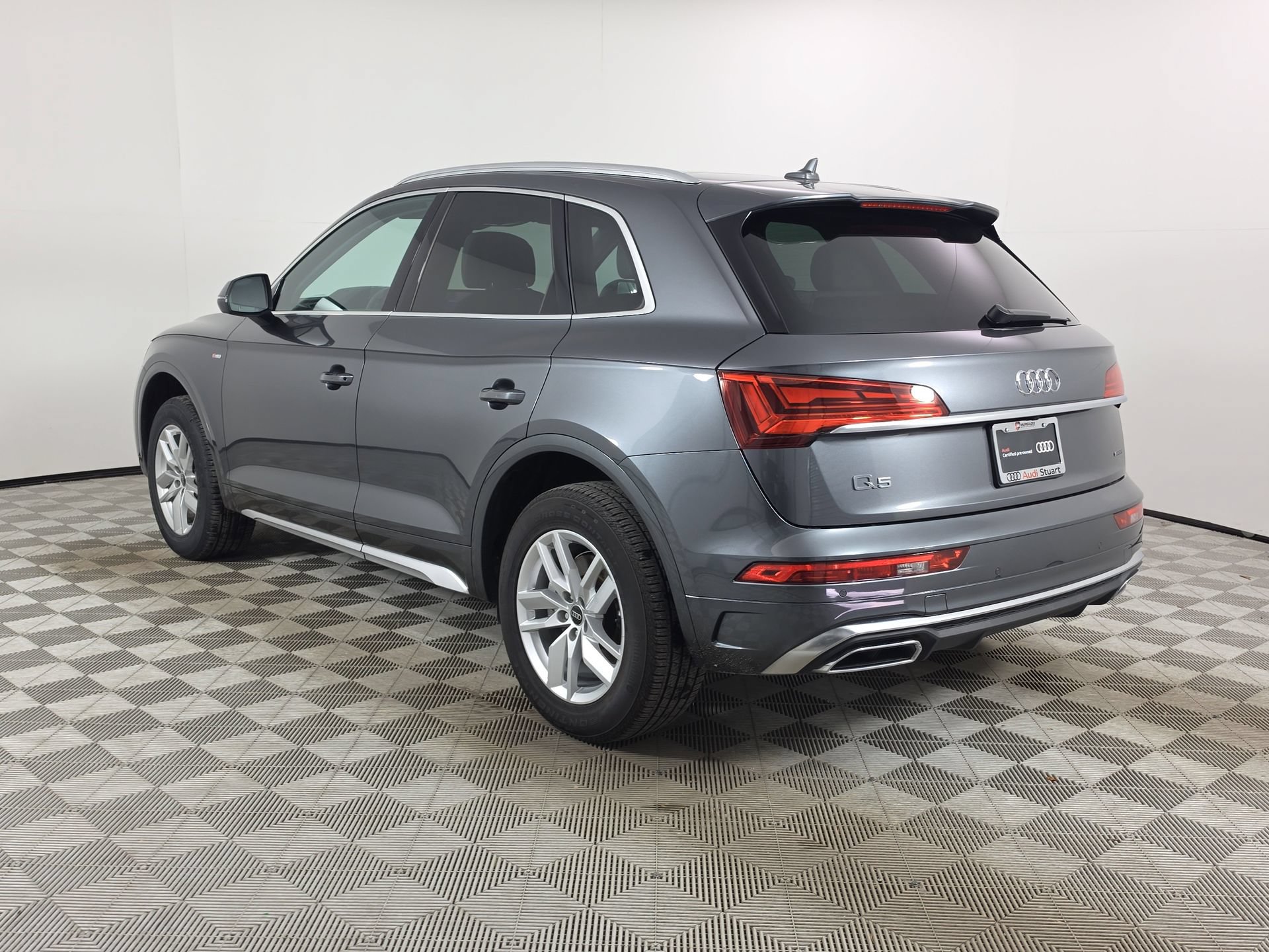 Certified 2023 Audi Q5 2.0T Premium w/ Convenience Package AWD/4WD image 5