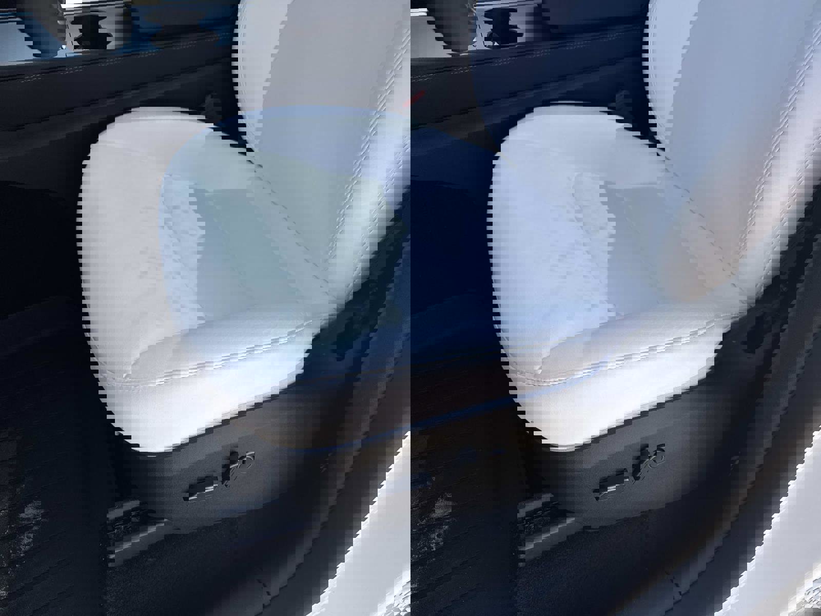 Used 2024 Tesla Model Y Long Range image 18