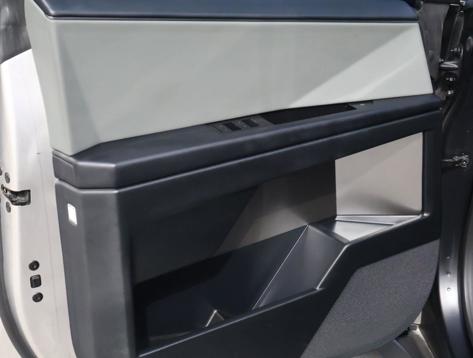 Used 2024 Tesla Cybertruck AWD Crew Cab image 14