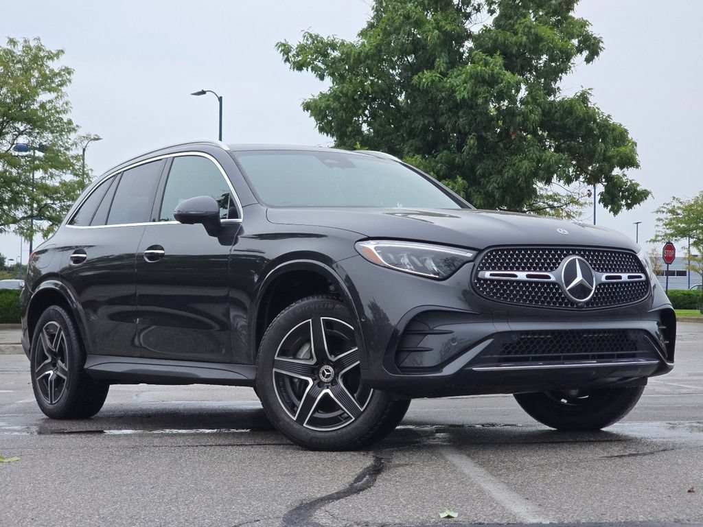 Used 2023 Mercedes-Benz GLC 300 4MATIC image 2