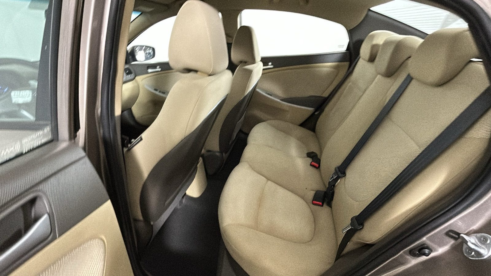 Used 2013 Hyundai Accent GLS FWD image 29