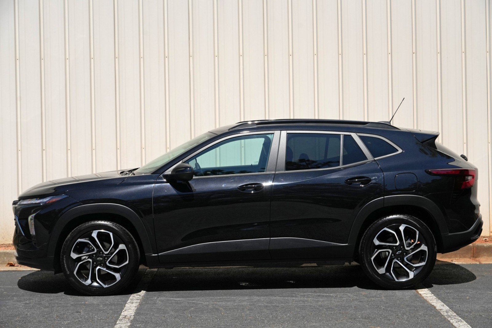 Used 2025 Chevrolet Trax RS FWD image 45