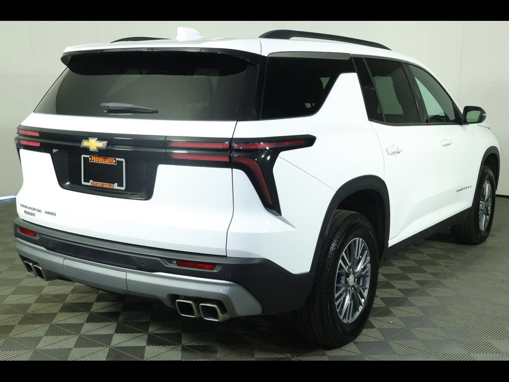 Used 2025 Chevrolet Traverse LT AWD/4WD image 38