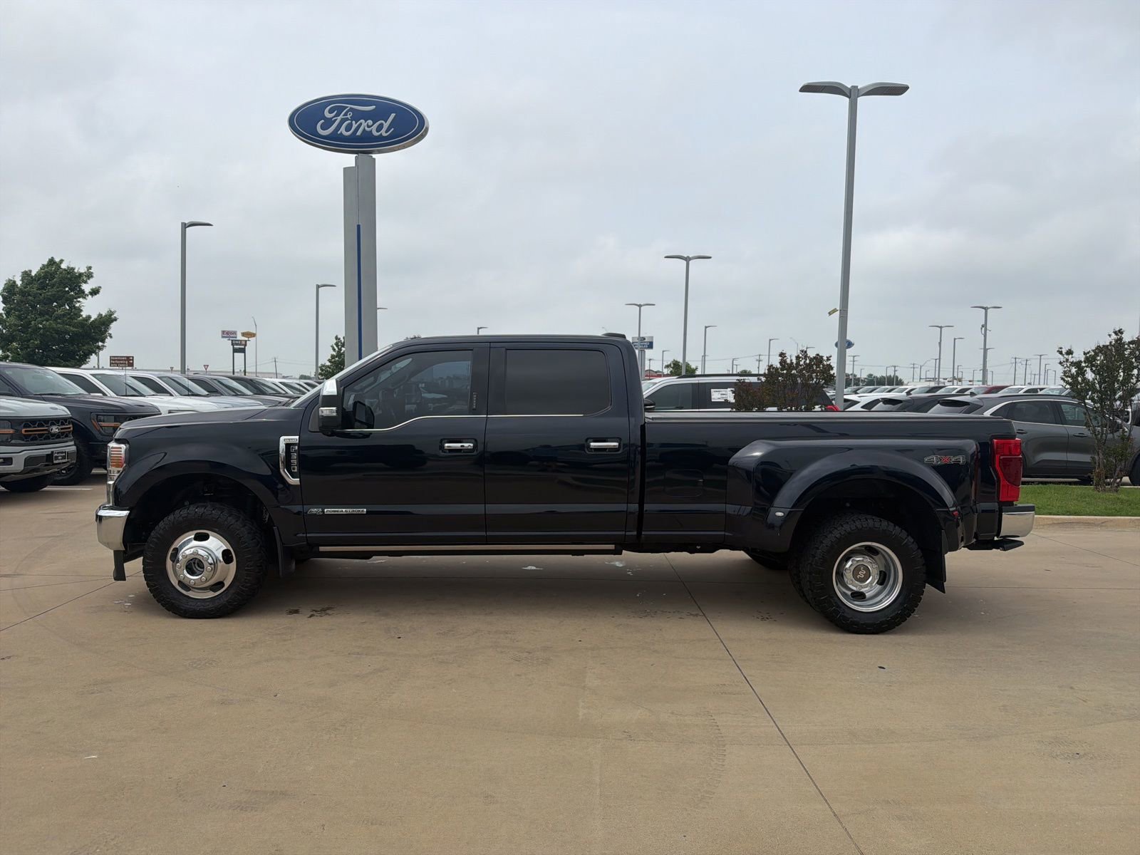 Used 2021 Ford F350 King Ranch w/ King Ranch Ultimate Package AWD/4WD image 2