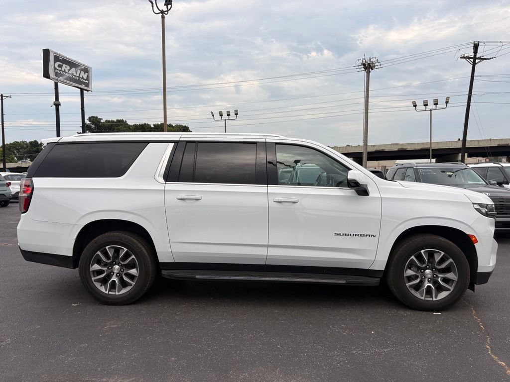 Used 2022 Chevrolet Suburban LT w/ Luxury Package AWD/4WD image 9