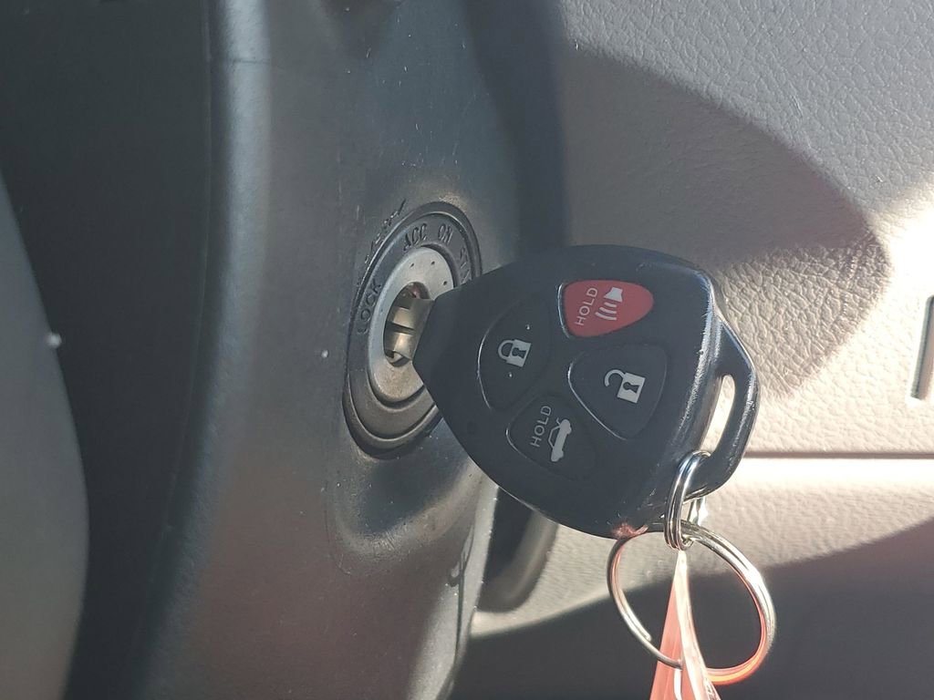 Used 2013 Toyota Corolla L image 32