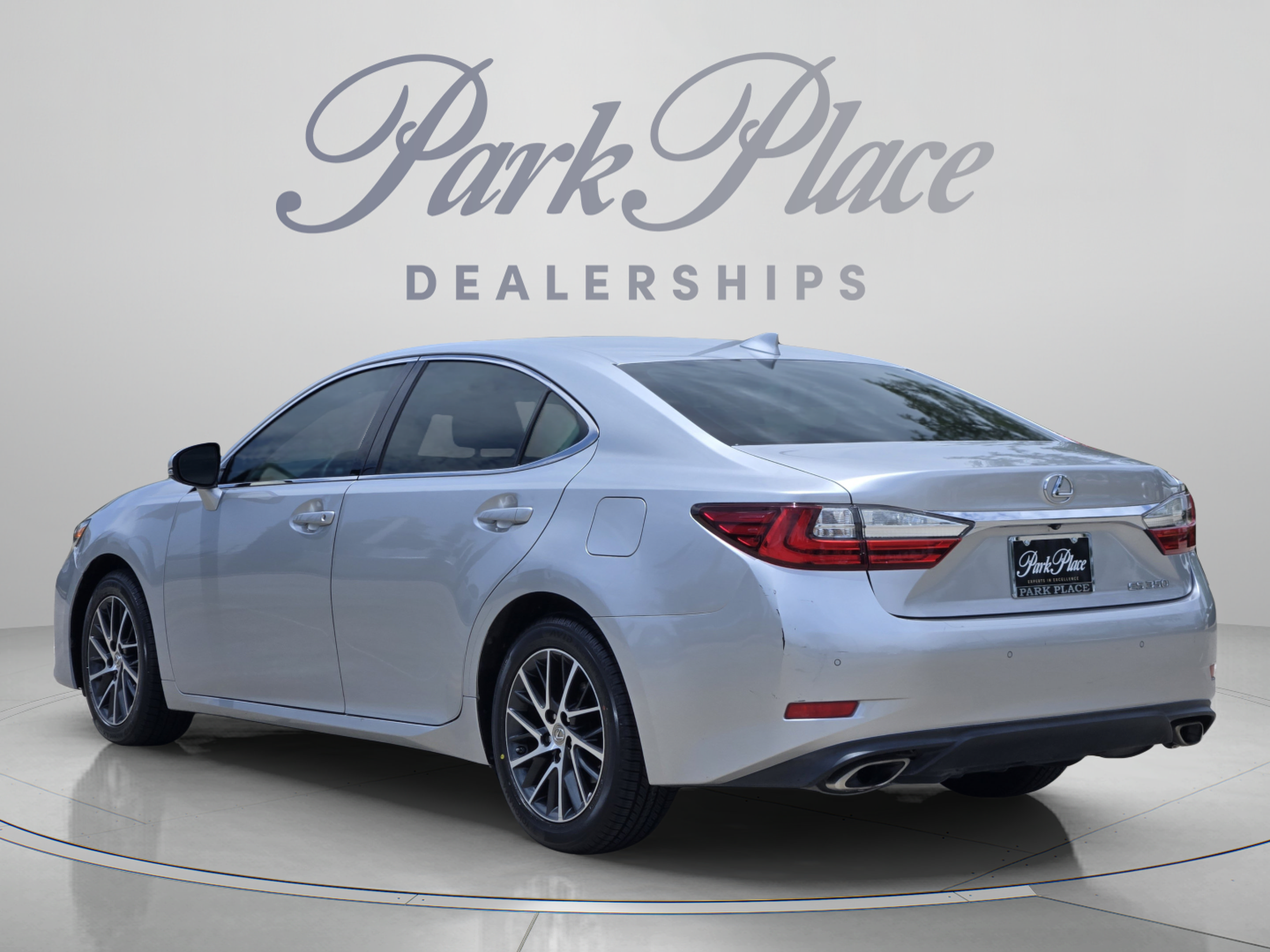 Used 2017 Lexus ES 350 w/ Luxury Package FWD image 3