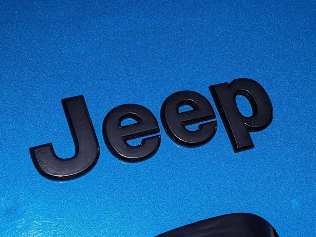 Used 2018 Jeep Cherokee Limited w/ Luxury Group FWD image 9