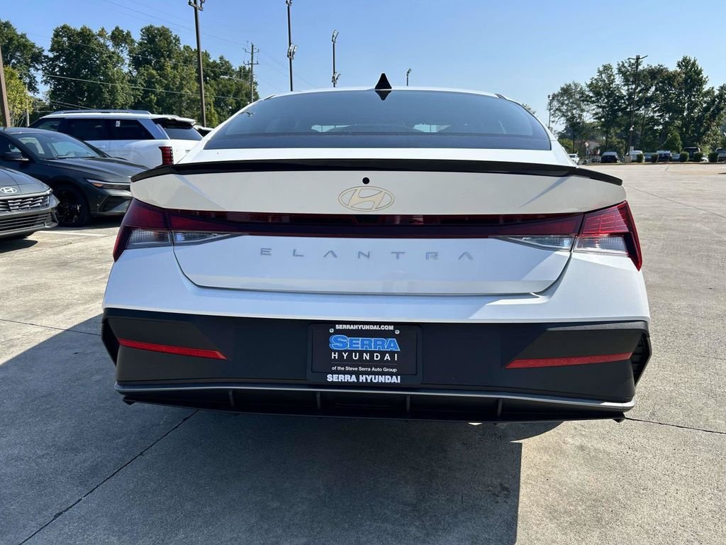 New 2026 Hyundai Elantra SEL Sport FWD image 4