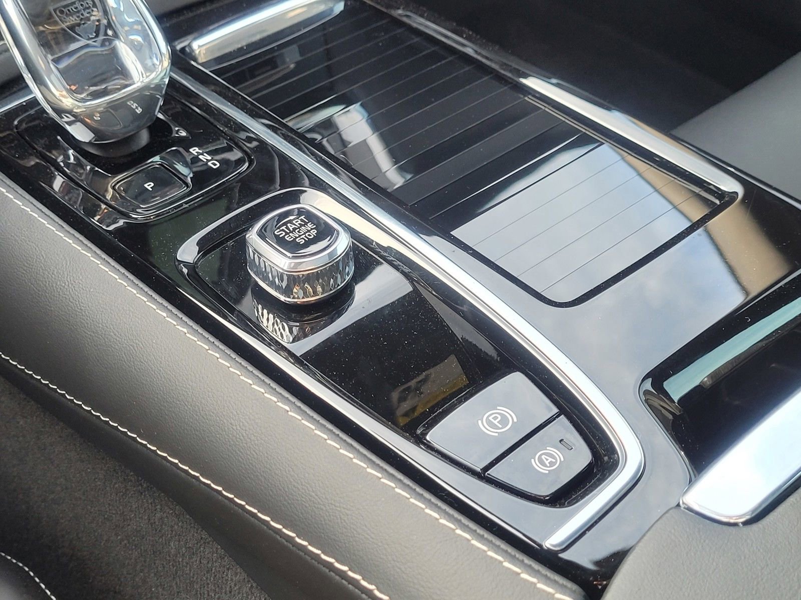 Certified 2024 Volvo S60 T8 Ultimate AWD/4WD image 27