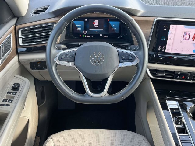 Used 2025 Volkswagen Atlas SE AWD/4WD image 17