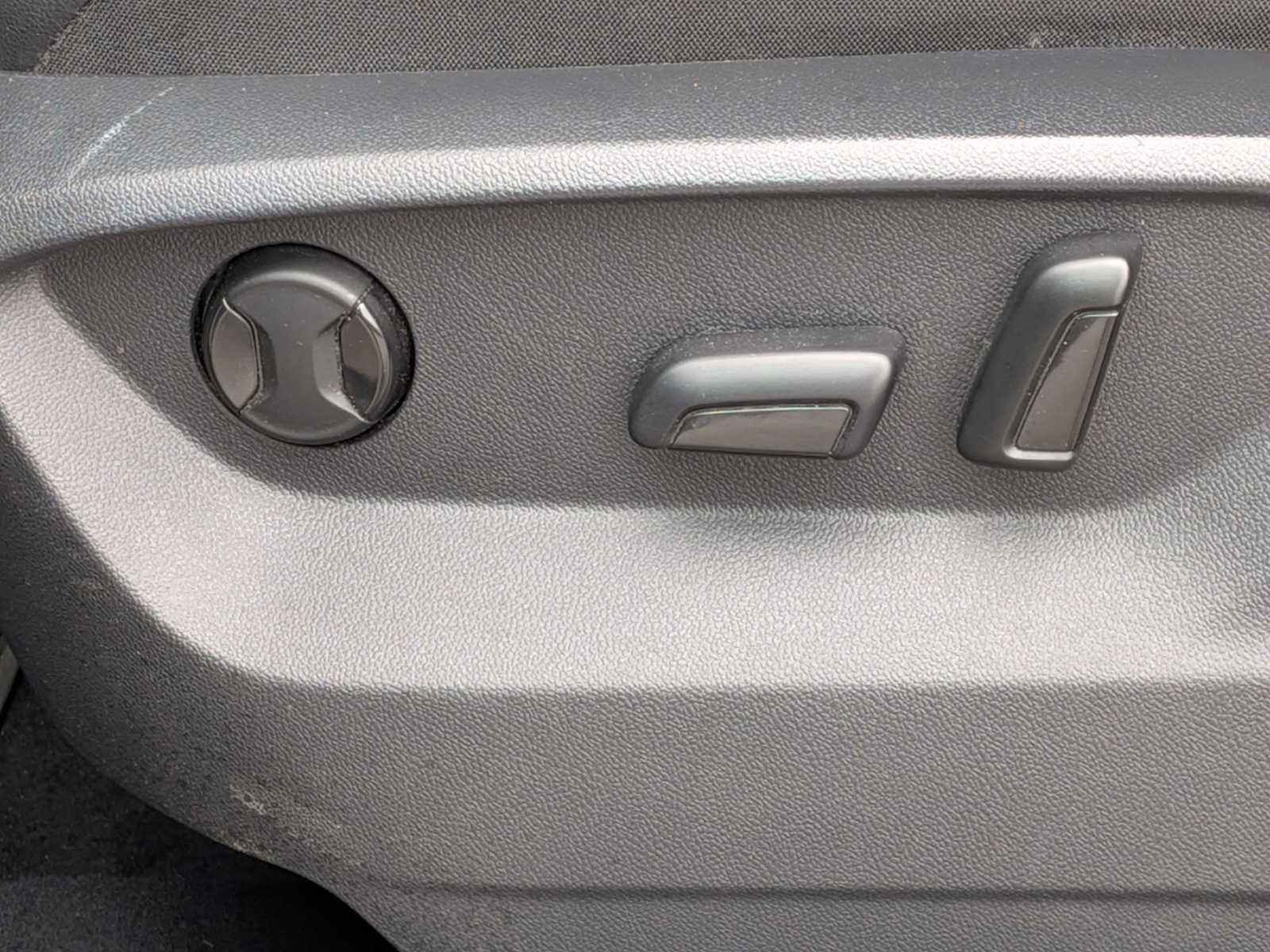 Used 2019 Volkswagen Tiguan SEL AWD/4WD image 16