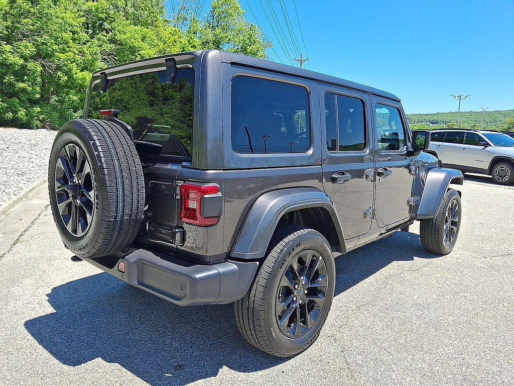 Used 2025 Jeep Wrangler Unlimited Sahara w/ Safety Group AWD/4WD image 25