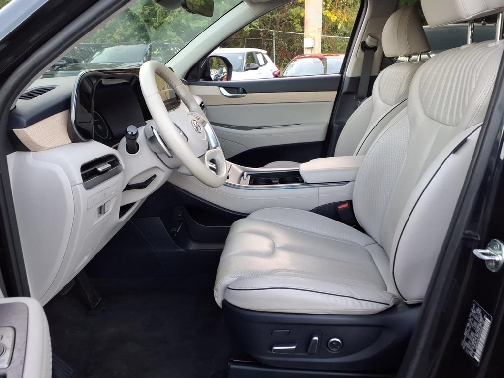 Used 2024 Hyundai Palisade Limited FWD image 12