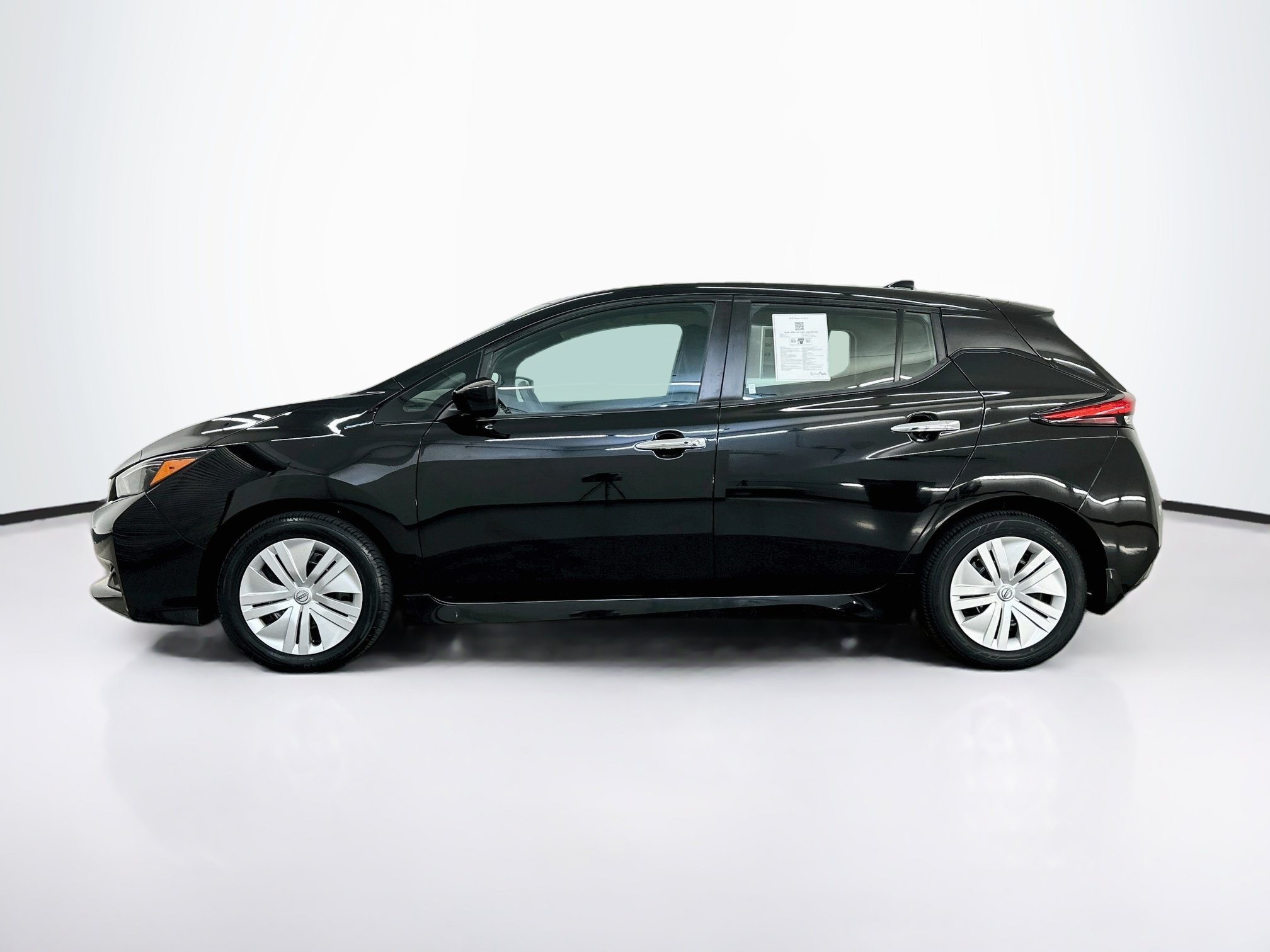 Used 2025 Nissan Leaf S FWD image 4