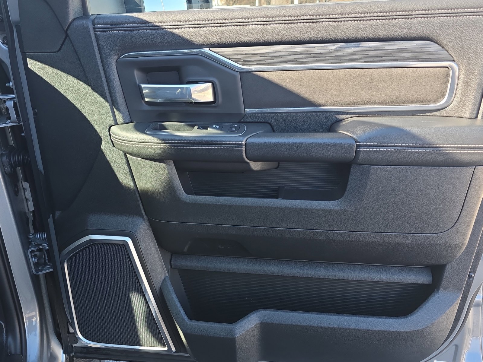 Used 2024 RAM 2500 Laramie w/ Night Edition image 34