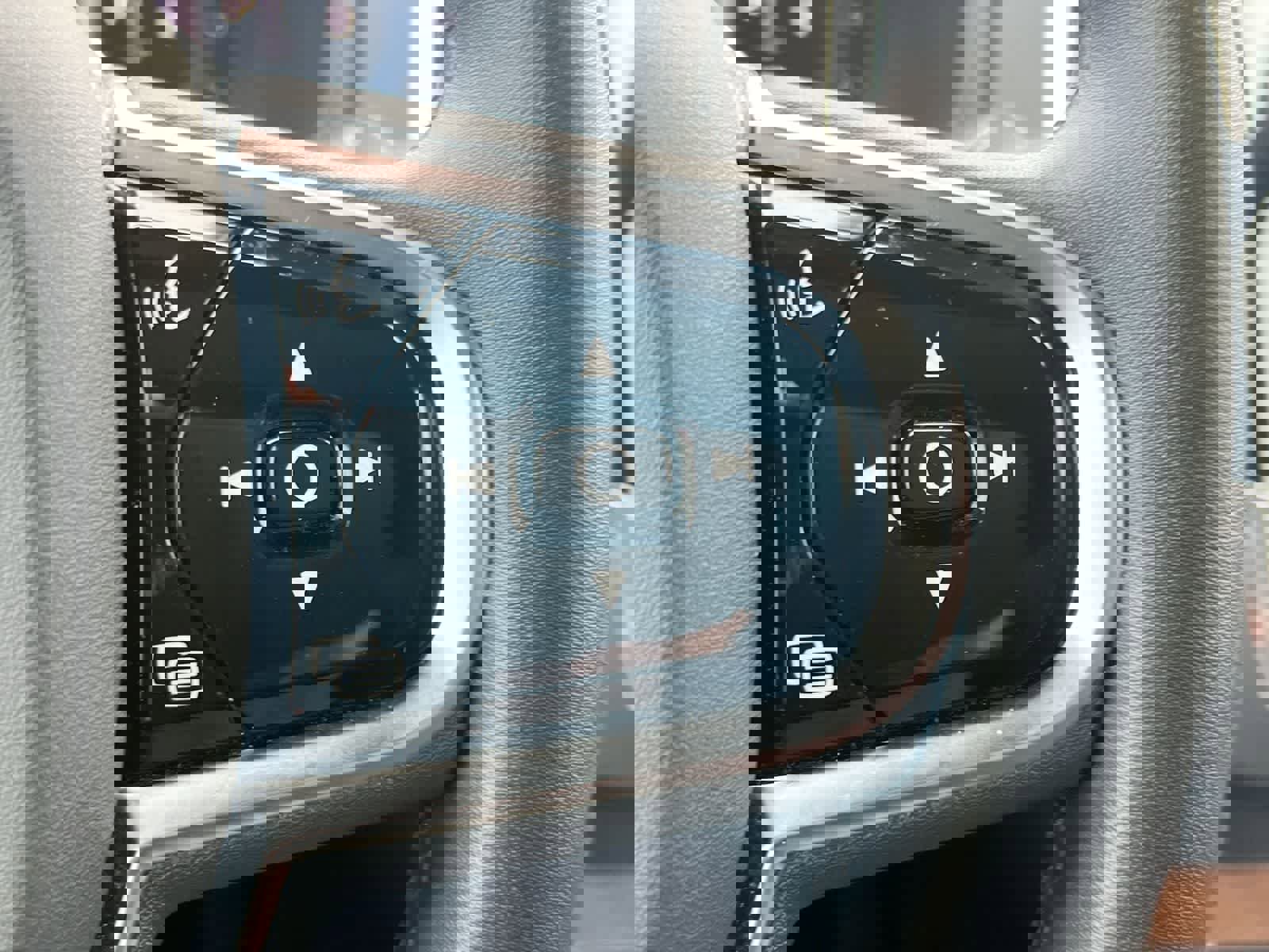 Used 2023 Volvo XC90 B6 Plus w/ Protection Package Premier image 23