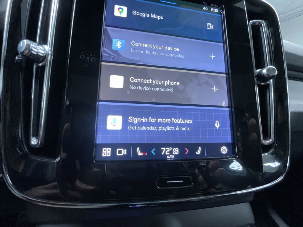 Used 2025 Volvo XC40 B5 Plus image 18