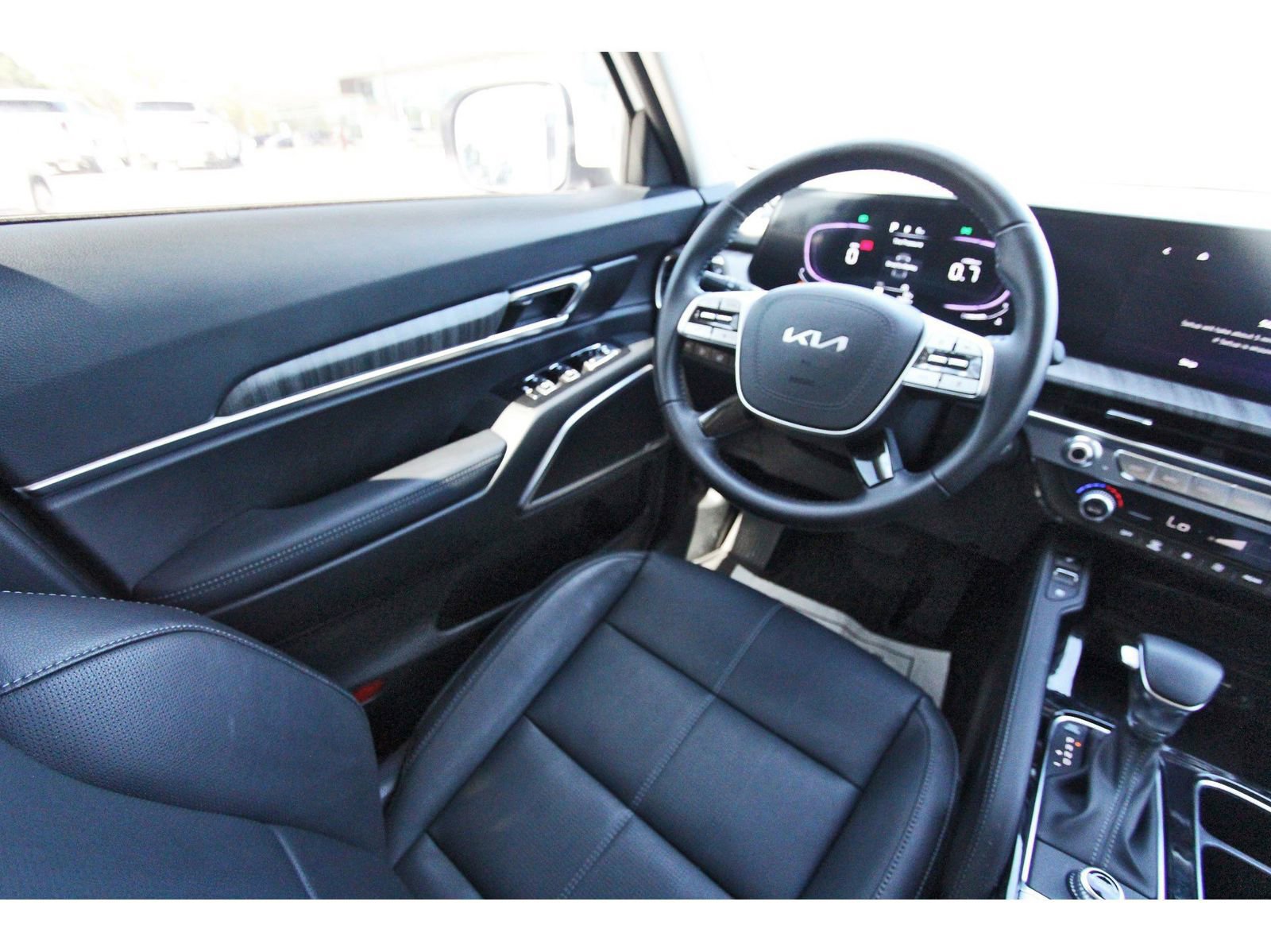 Used 2025 Kia Telluride EX w/ EX Captain's Chair Package image 10