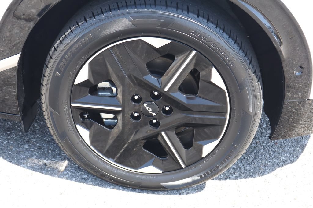 Used 2025 Kia EV6 Wind RWD image 13