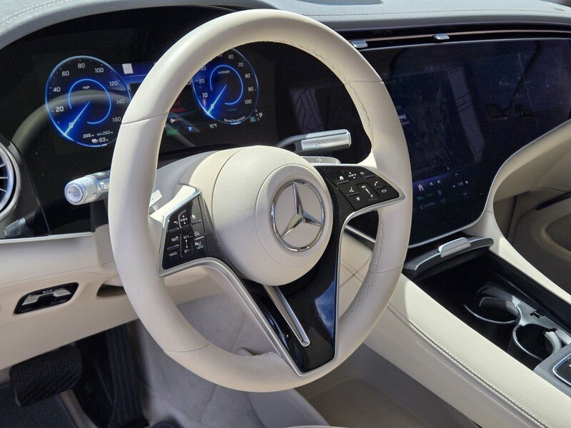 Used 2025 Mercedes-Benz EQS 580 4MATIC SUV image 18