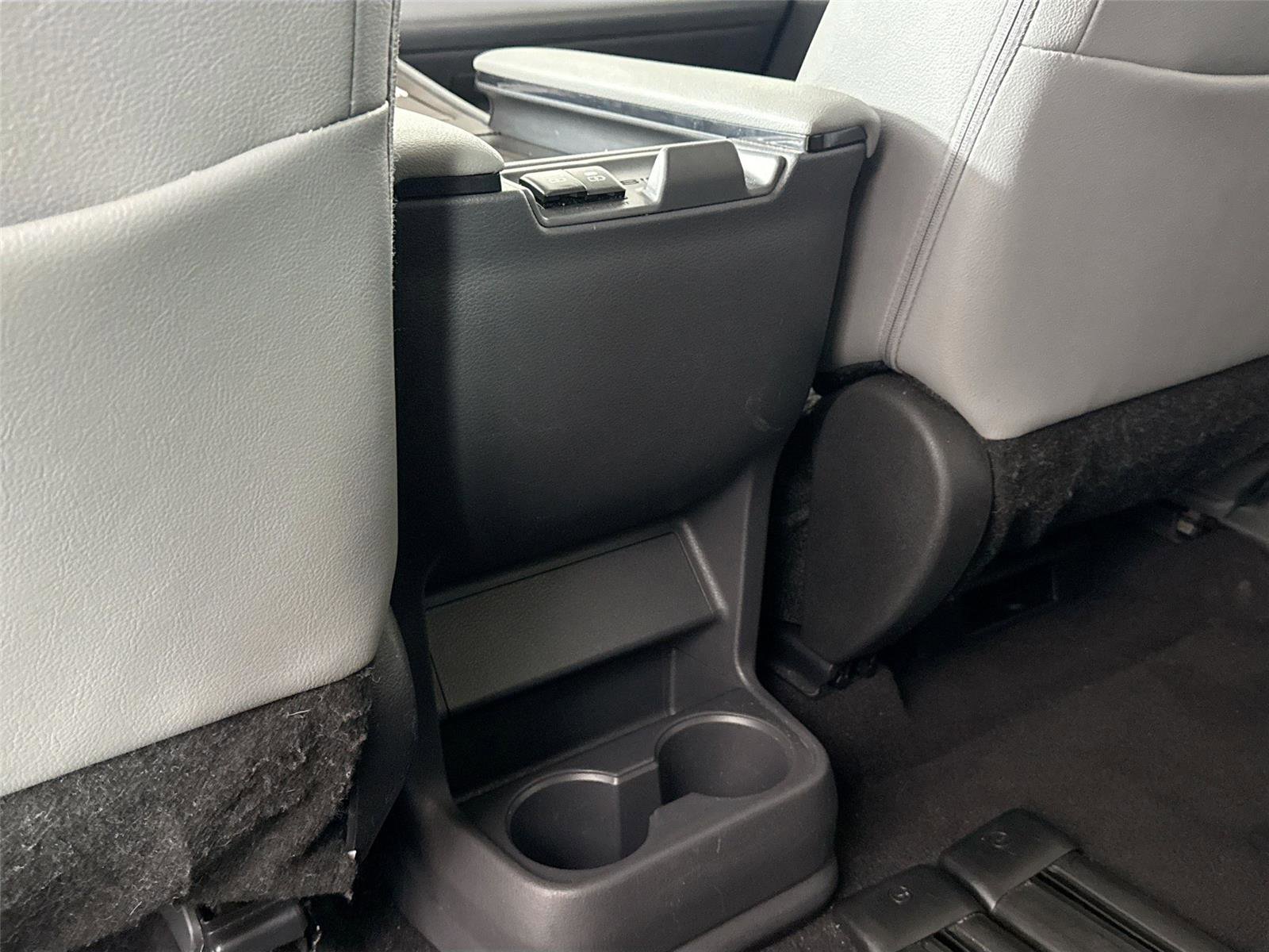 Certified 2024 Toyota Sienna XLE FWD image 32