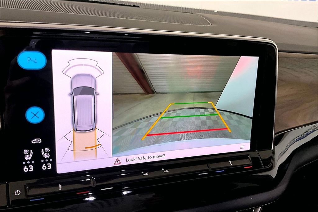 Used 2025 Volkswagen Atlas SE image 17