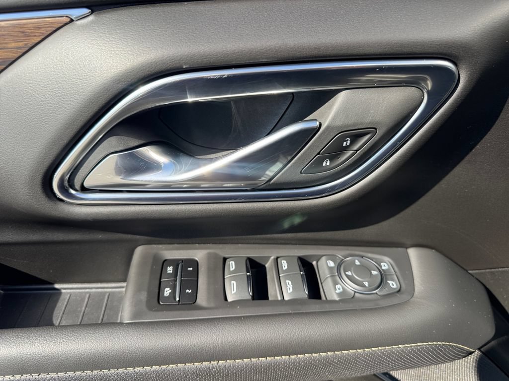 Used 2023 Chevrolet Tahoe Premier w/ Advanced Technology Package RWD image 12