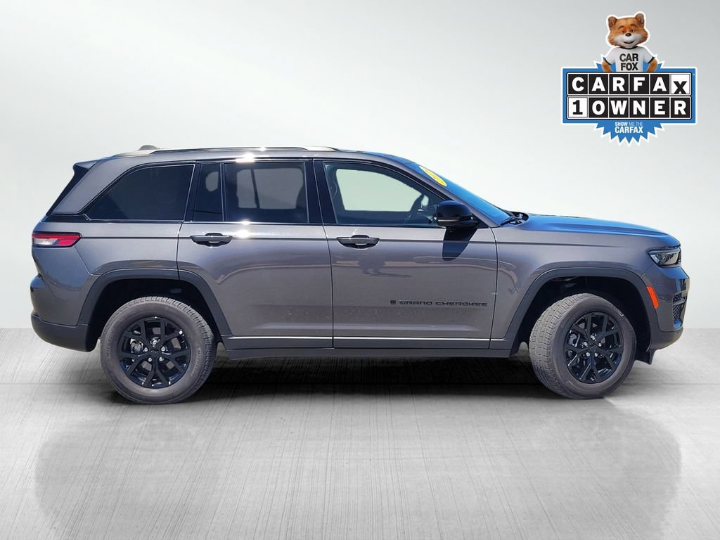 Used 2025 Jeep Grand Cherokee Altitude w/ Trailer Tow Package AWD/4WD image 3