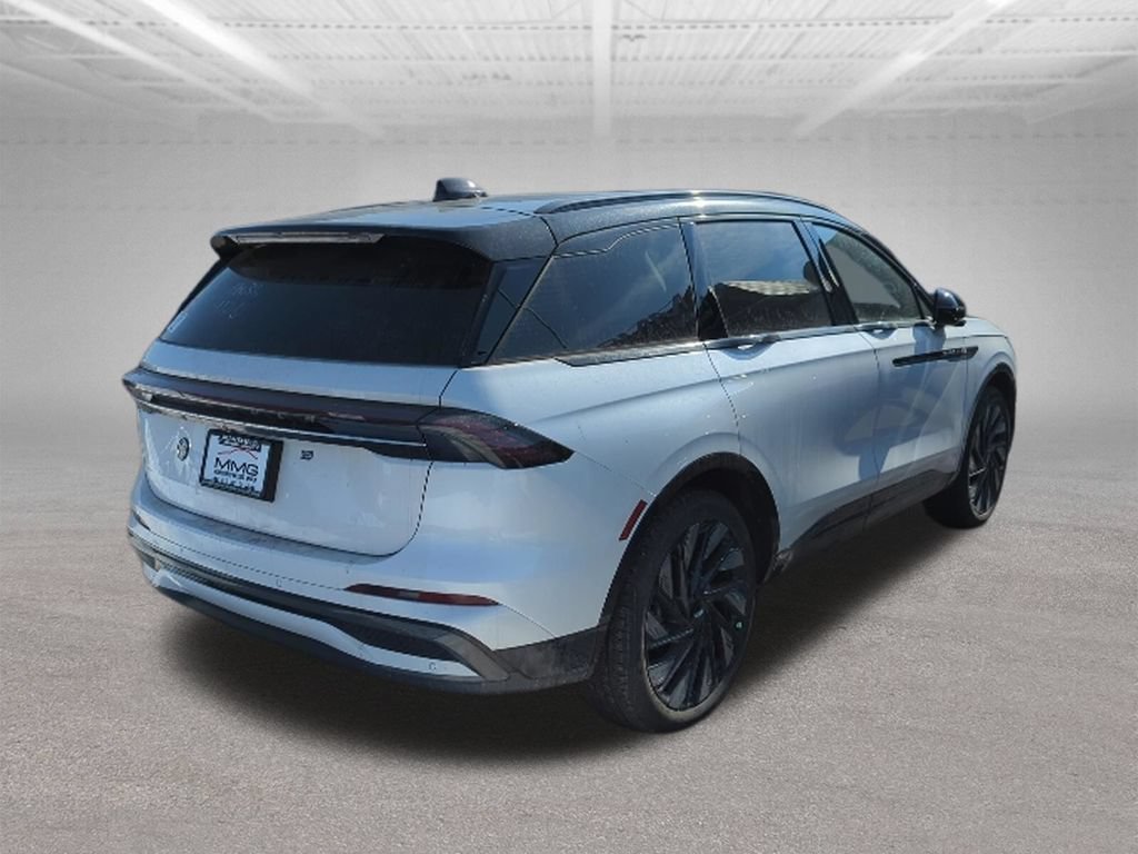 New 2026 Lincoln Nautilus Reserve w/ Jet Appearance Package AWD/4WD image 9