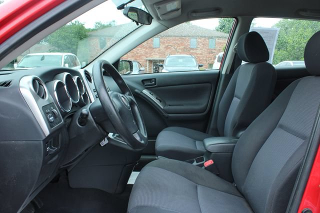 Used 2006 Pontiac Vibe w/ Preferred Package FWD image 12