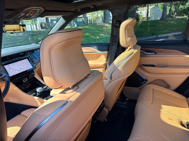 New 2027 Jeep Grand Cherokee Summit AWD/4WD image 11