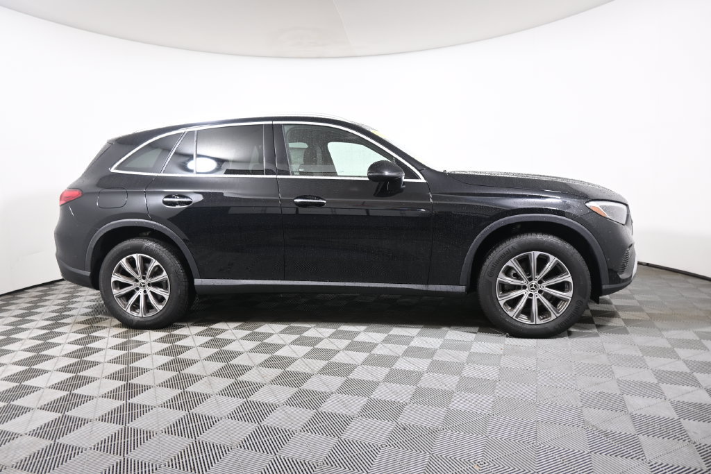 Used 2025 Mercedes-Benz GLC 300 4MATIC image 8