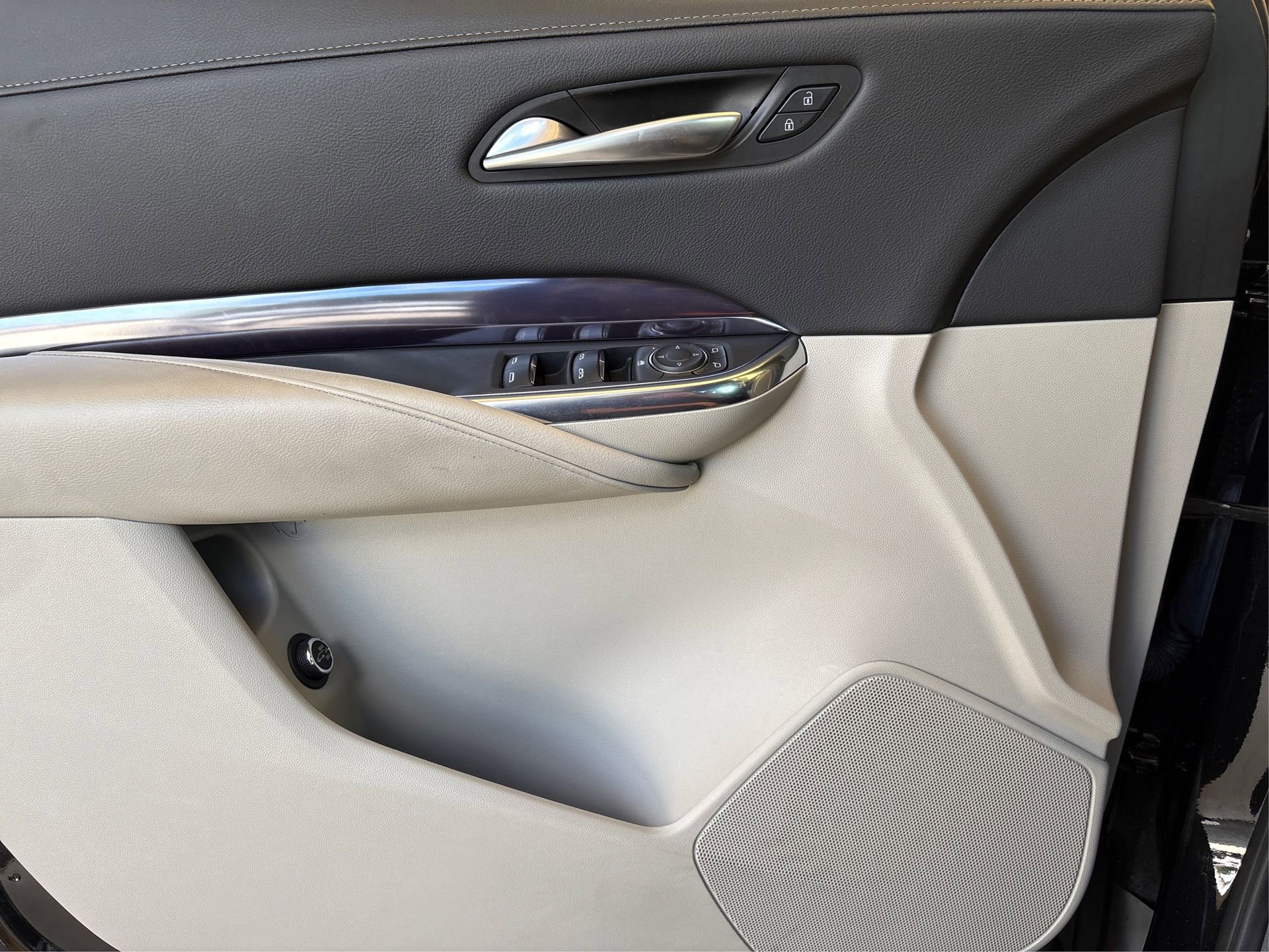 Used 2023 Cadillac XT4 Luxury w/ Driver Awareness Package image 22