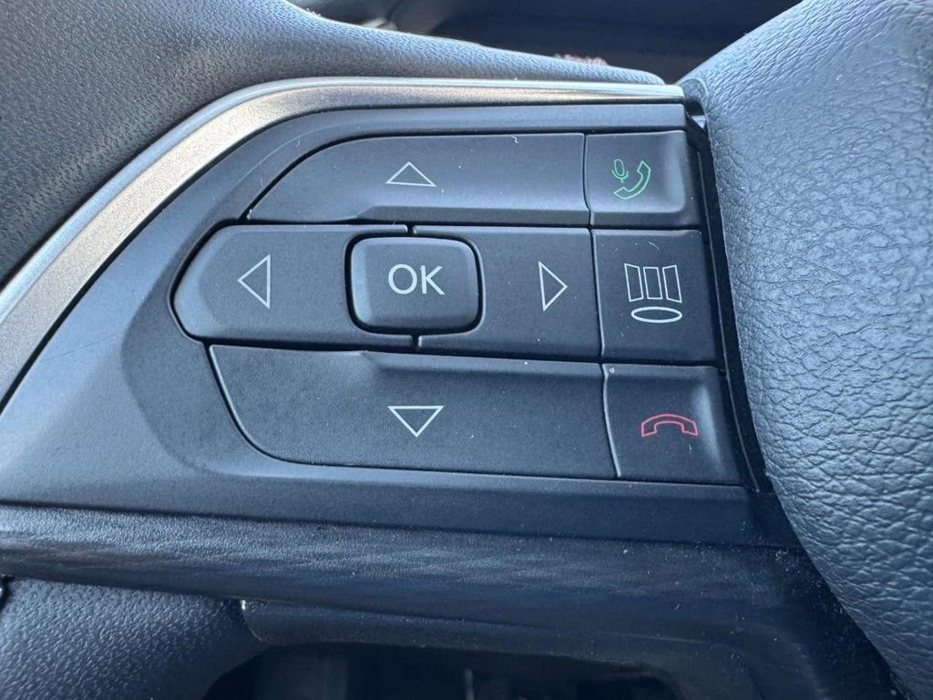 Used 2023 Jeep Grand Cherokee L Laredo AWD/4WD image 17